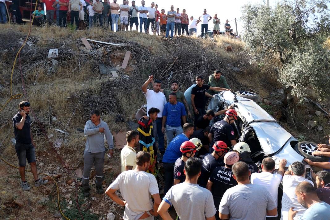 Konya plakalı otomobil şarampole devrildi, sürücüsü öldü 2